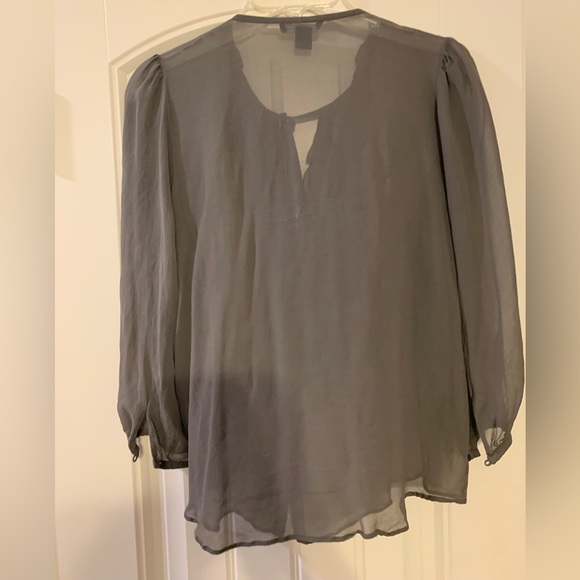 100% Silk GAP Grey Sheer Button Up + Ruffle Front Blouse w/3/4 Sleeve l Medium - Picture 3 of 7